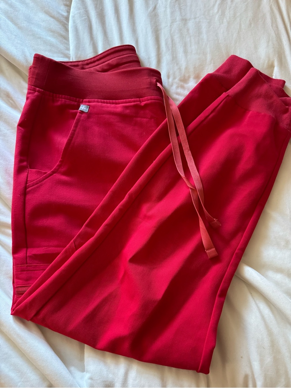 Figs pop red scrub jogger bottoms